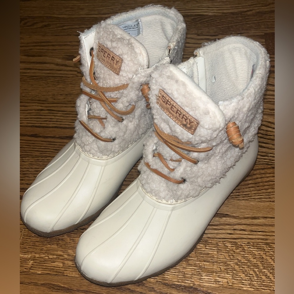 Women’s Size 8 Sperry Cream Sherpa-Lined Rain Boots